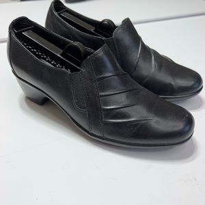 Clarks Partridge Pleated Black Leather Slip On Shoes 2” Heel.  Size 7M